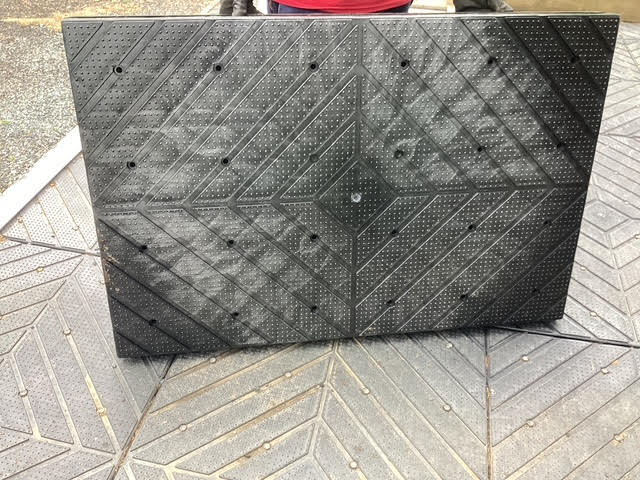 Top EF piece measures 32” x 48” x 2”
